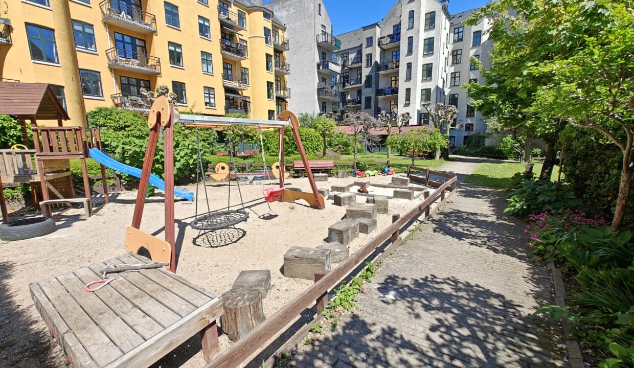 Rummelig og lys lejlighed | København K. billede 1
