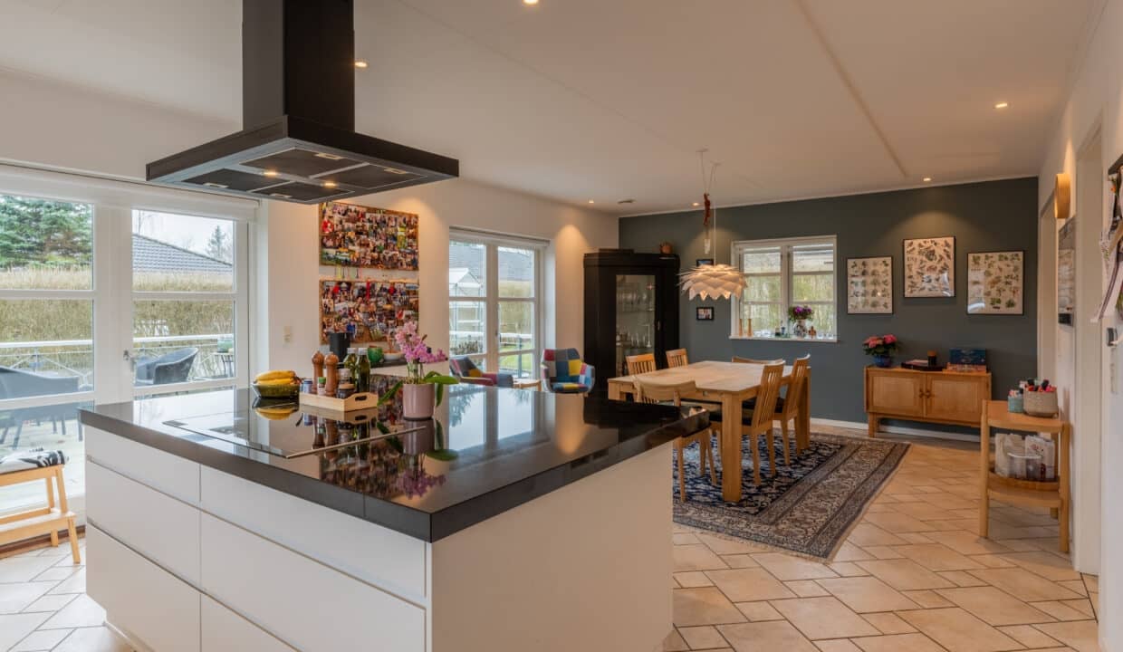 Fuldt møbleret stor villa | Bredsten billede 5