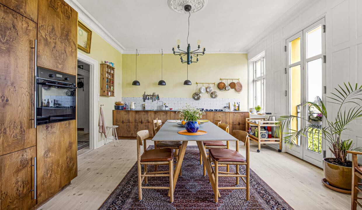 Møbleret drømmelejlighed med panoramaudsigt over søerne | København N billede 4