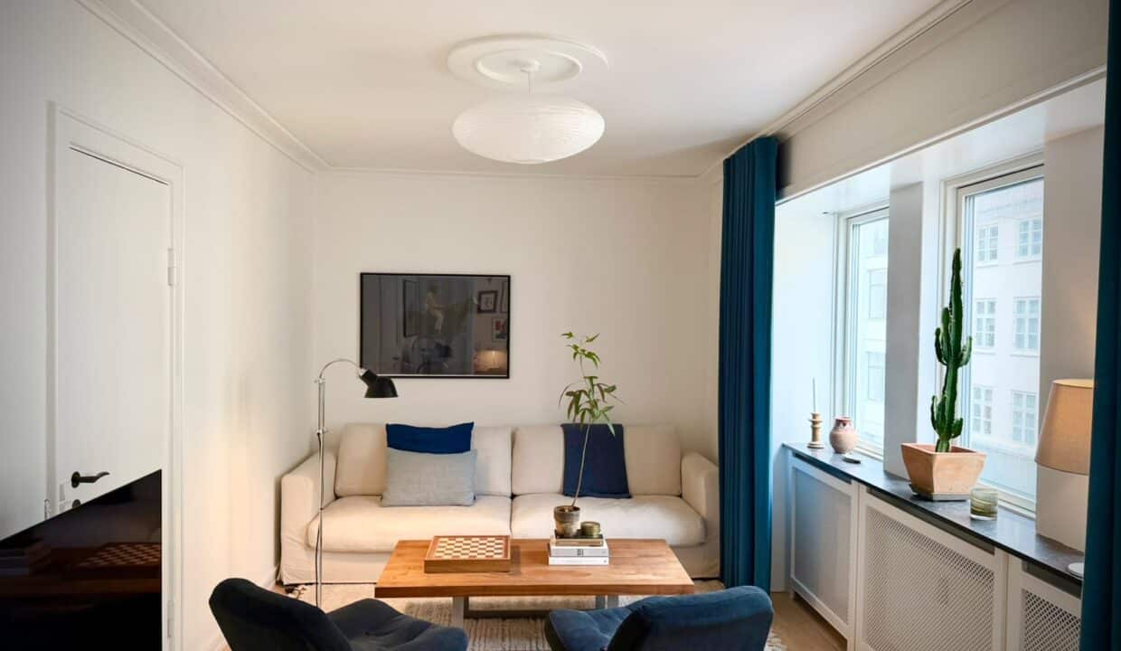 Totalrenoveret møbleret lejlighed | København K. billede 4