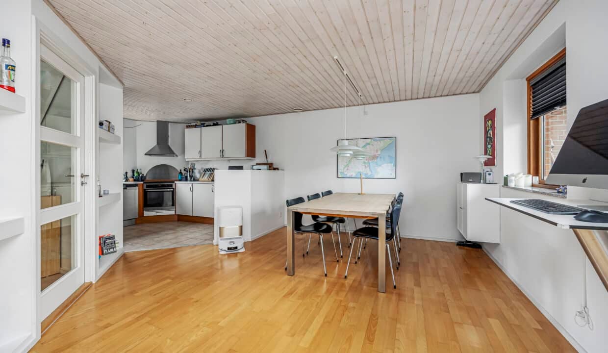 Godt møbleret rækkehus med 2 badeværelser | Glostrup billede 4