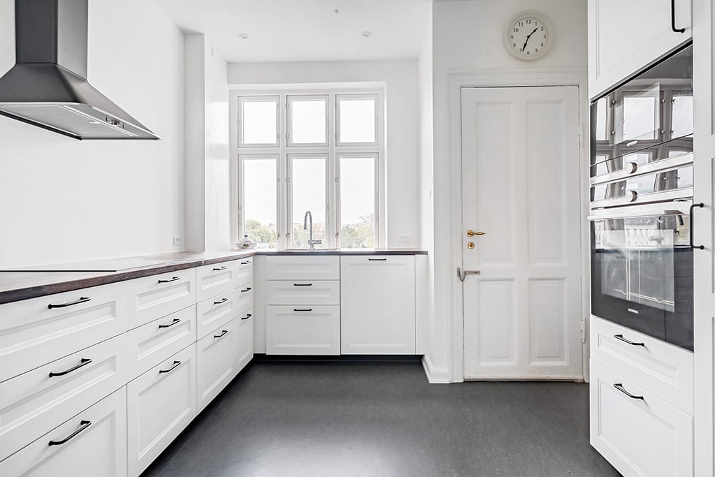 Skøn møbleret lejlighed med stor altan billede 3